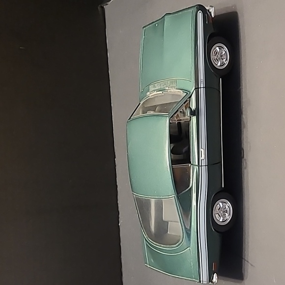 🚘69 Green Plymouth Barracuda 1:18 scale Die Cast collector car - Picture 7 of 11